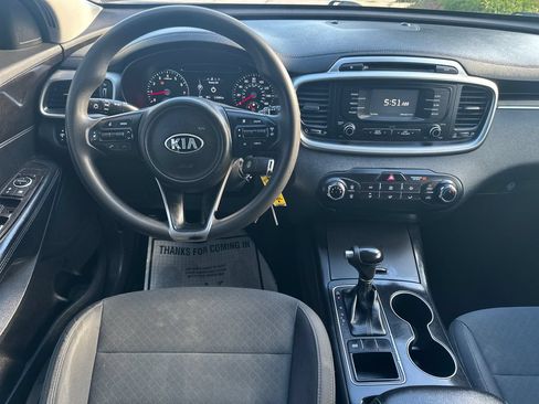 Used 2017 Kia Sorento FWD image 23