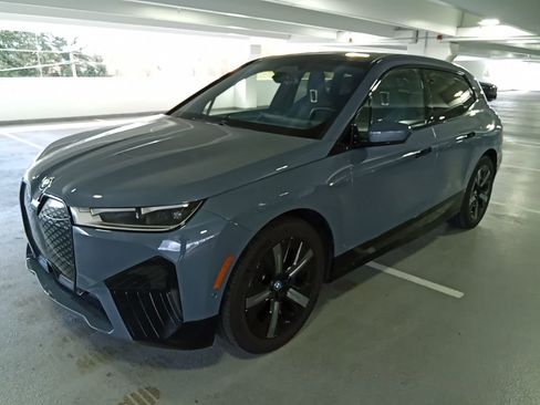 Used 2023 BMW iX xDrive50 w/ Premium Package image 2