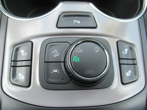 Used 2023 GMC Terrain AT4 w/ Tech Package AWD/4WD image 27