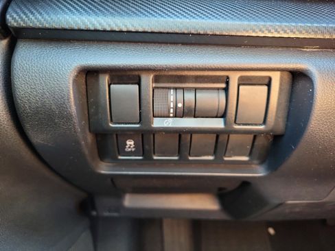 Used 2019 Subaru Crosstrek 2.0i w/ Eyesight System image 15