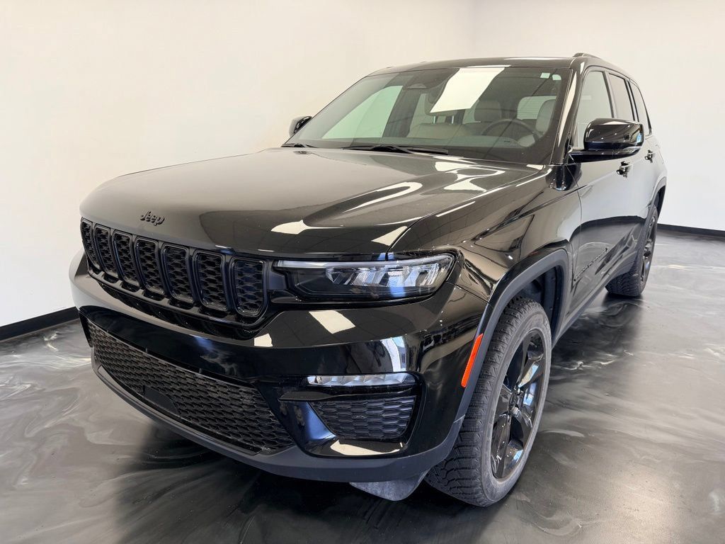 Used 2024 Jeep Grand Cherokee Limited w/ Black Appearance Package AWD/4WD image 3