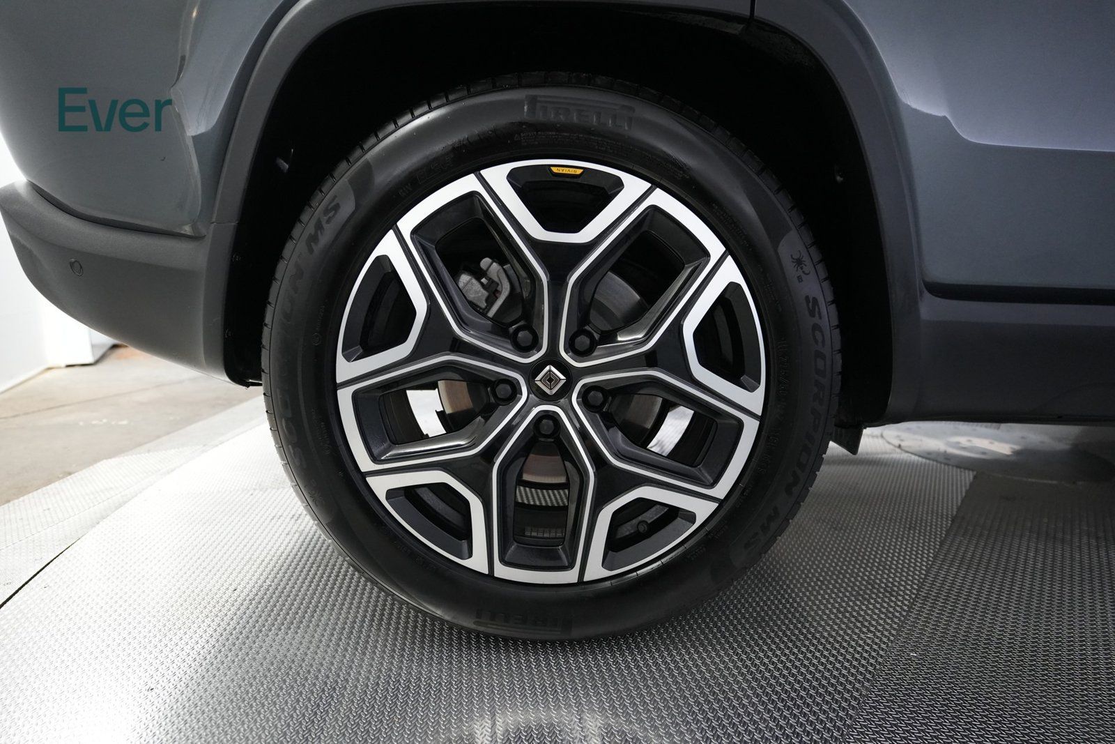 Used 2025 Rivian R1S Adventure Dual AWD/4WD image 19