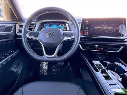 Used 2024 Volkswagen Atlas Cross Sport SE image 5