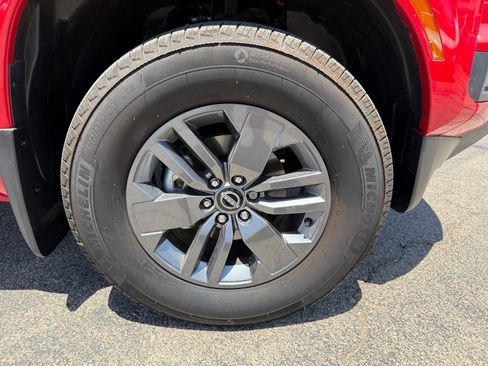 Used 2025 Nissan Frontier SV RWD image 34