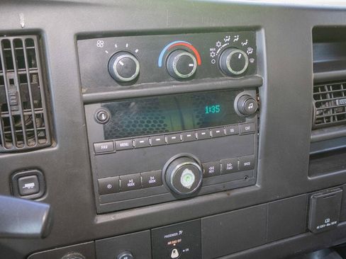 Used 2017 Chevrolet Express 2500 image 16