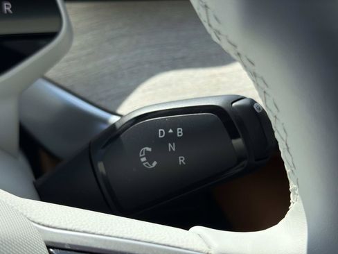 Certified 2025 Volkswagen ID. Buzz 1st Edition RWD image 21
