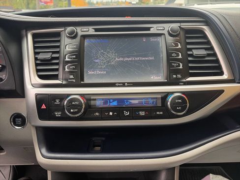 Used 2015 Toyota Highlander Limited Platinum image 30