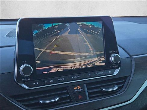 Used 2024 Nissan Altima 2.5 SV image 14