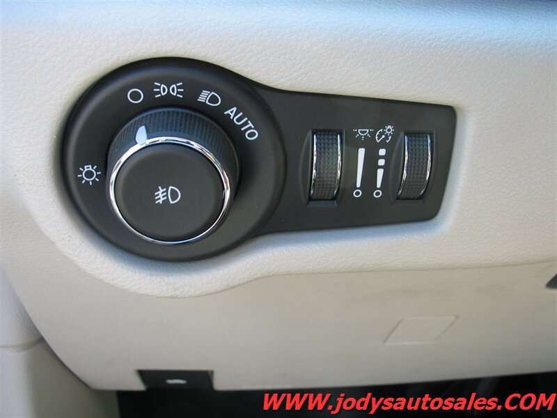 Used 2017 Chrysler Pacifica Touring Plus FWD image 7