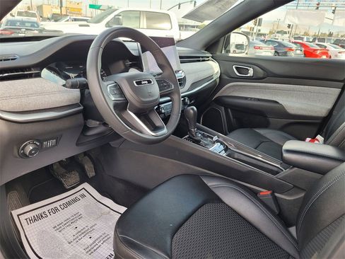 Used 2024 Jeep Compass Latitude image 10
