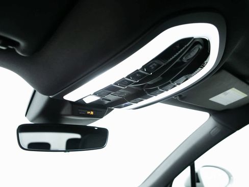 Certified 2025 Porsche Macan image 26