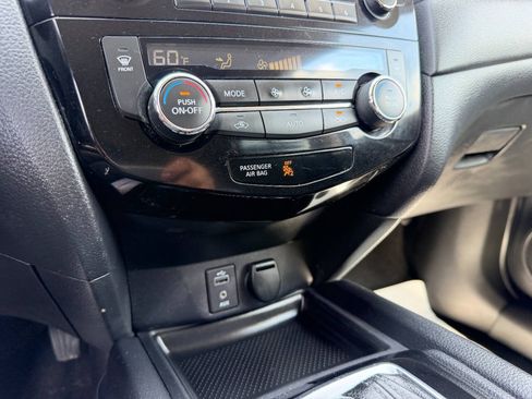 Used 2017 Nissan Rogue SV AWD/4WD image 38