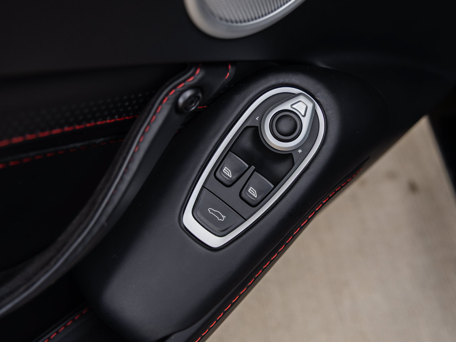Used 2023 Aston Martin V8 Vantage Coupe RWD image 20