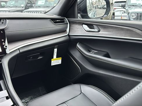 New 2026 Jeep Grand Cherokee L Limited image 23