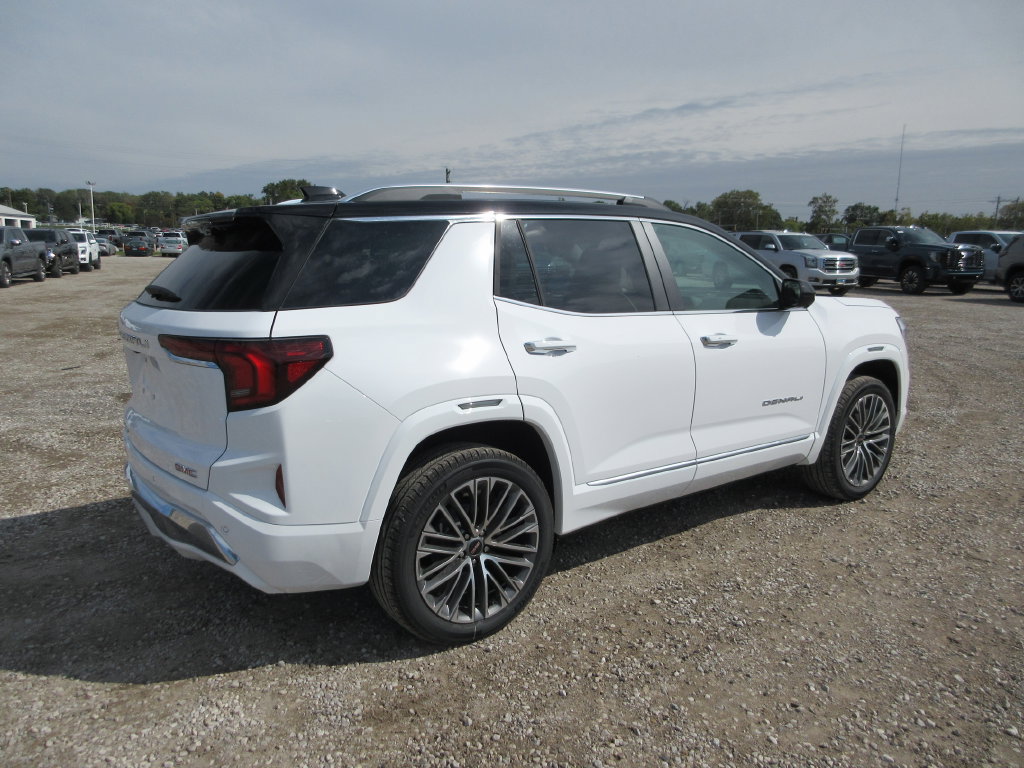 New 2027 GMC Terrain Denali w/ LPO, Black Badging Package AWD/4WD image 4