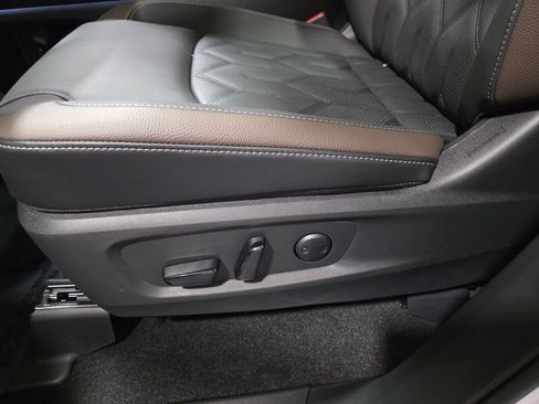 New 2026 Nissan Pathfinder Platinum image 13