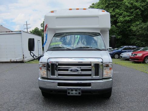 Used 2016 Ford E-450 and Econoline 450 Super Duty w/ Shuttle Bus Prep Package RWD image 5