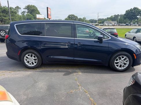 Used 2018 Chrysler Pacifica LX FWD image 6