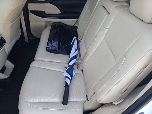 Used 2019 Toyota Highlander Limited Platinum image 20