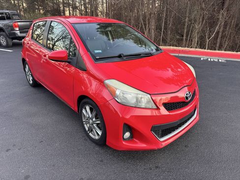 Used 2012 Toyota Yaris SE image 7