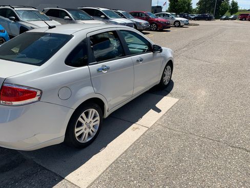 Used 2010 Ford Focus SEL FWD image 5