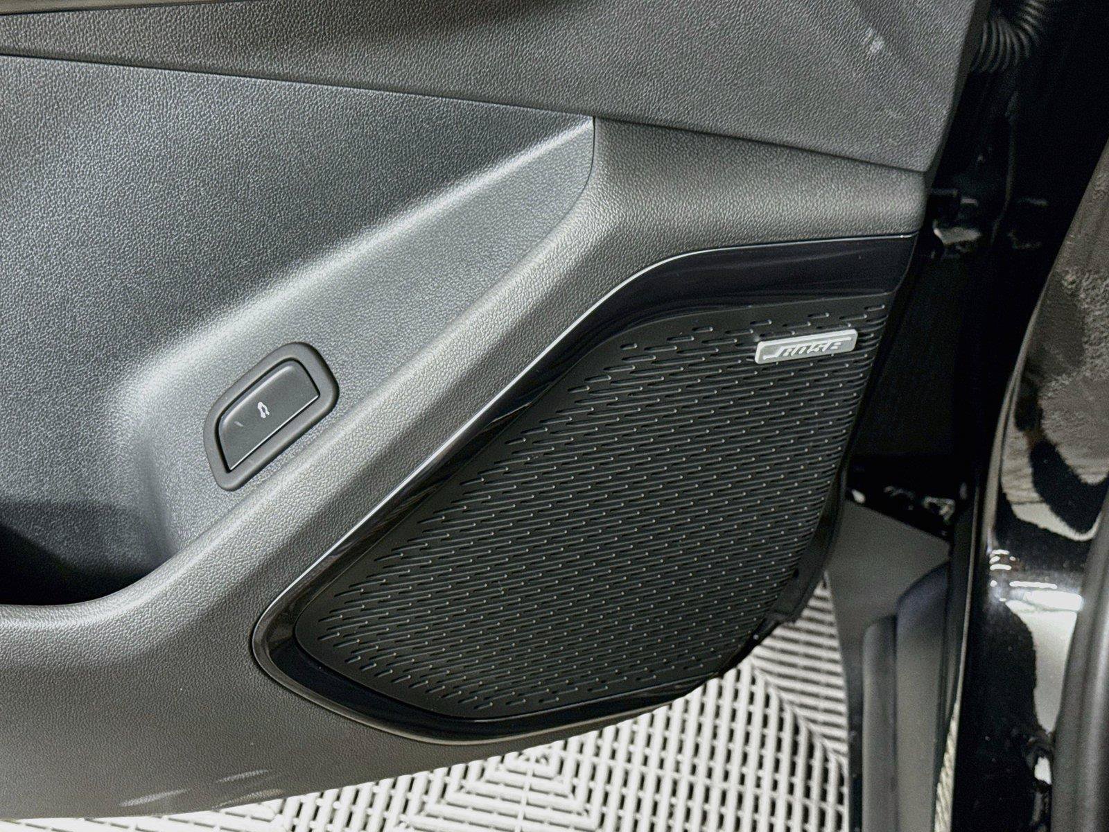 New 2027 GMC Acadia AT4 w/ LPO, Floor Liner Package AWD/4WD image 13