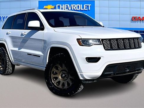 Used 2020 Jeep Grand Cherokee Altitude image 1