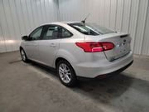 Used 2018 Ford Focus SE FWD image 2