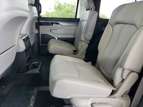 New 2026 Jeep Grand Wagoneer Limited AWD/4WD image 10