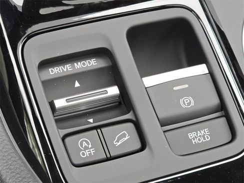 New 2025 Honda Pilot Touring image 9