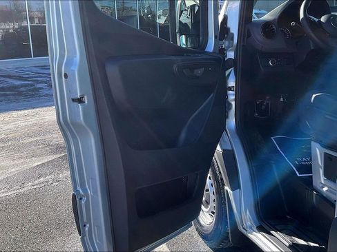 Used 2025 Mercedes-Benz Sprinter 2500 image 15