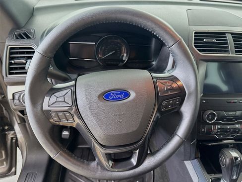 Used 2018 Ford Explorer XLT w/ Equipment Group 202A AWD/4WD image 18