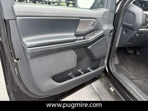 Used 2025 Ford Expedition Platinum AWD/4WD image 10