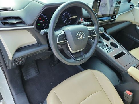 Used 2021 Toyota Sienna XLE image 22