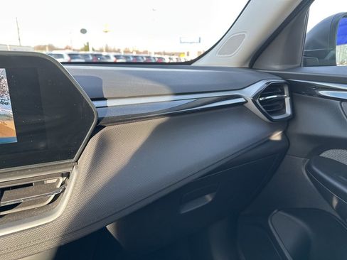 Used 2024 Chevrolet TrailBlazer LS image 32