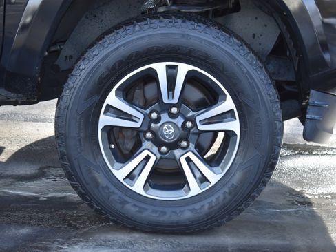 Used 2016 Toyota Tacoma TRD Sport w/ Towing Package image 34