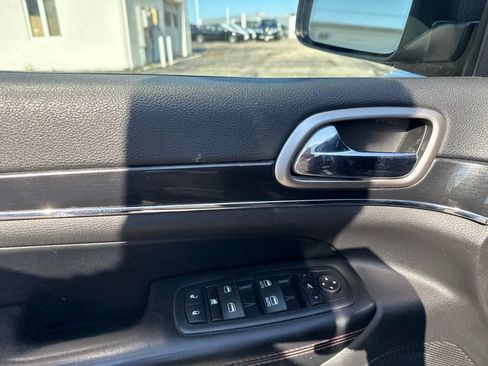 Used 2017 Jeep Grand Cherokee Trailhawk AWD/4WD image 11