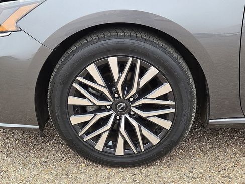 Used 2024 Nissan Altima 2.5 SV image 10