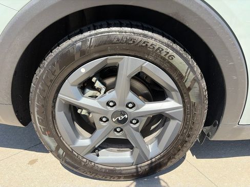 Used 2025 Kia K4 FWD image 16