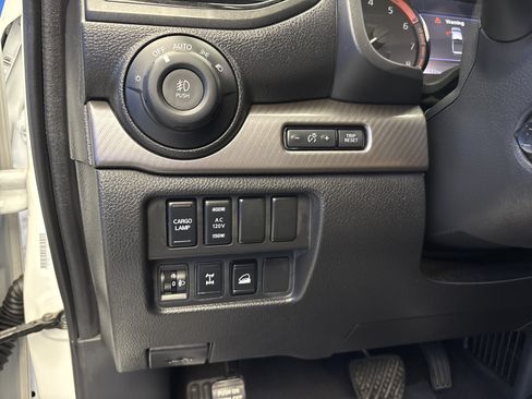Used 2023 Nissan Titan PRO-4X w/ Pro-4x Convenience Package AWD/4WD image 14