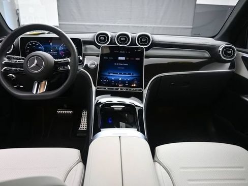 Used 2026 Mercedes-Benz GLC 300 image 9