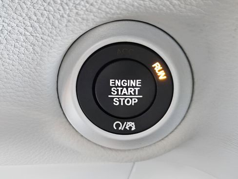 Used 2023 Chrysler Pacifica Touring-L image 24