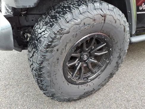 Used 2023 Jeep Wrangler Unlimited Sahara AWD/4WD image 4