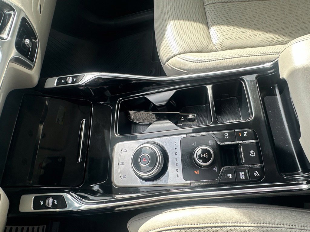 Used 2023 Kia Sorento SX Prestige w/ Panoramic Sunroof Package AWD/4WD image 18