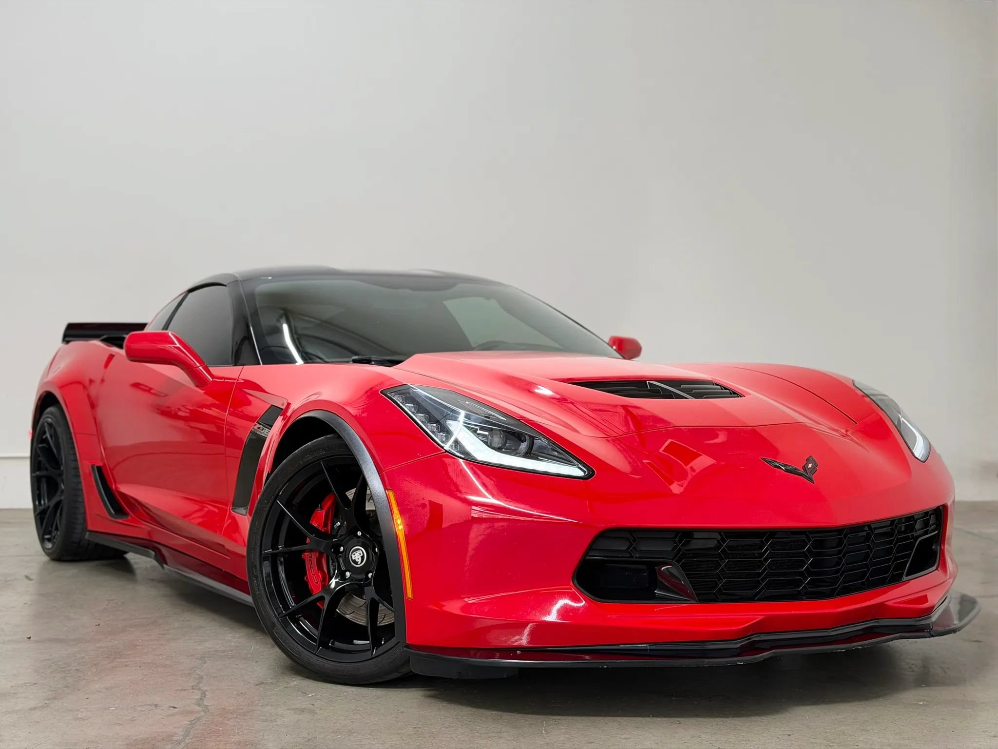 Used 2015 Chevrolet Corvette Z06 w/ 3LZ Preferred Equipment Group RWD image 1