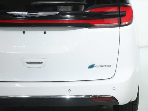 Used 2024 Chrysler Pacifica Limited FWD image 44