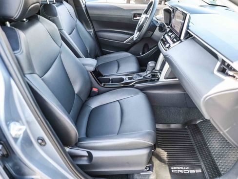 Certified 2024 Toyota Corolla Cross XLE w/ Convenience Package FWD image 8