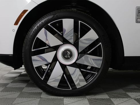 New 2025 Rolls-Royce Cullinan w/ Dynamic Package image 32