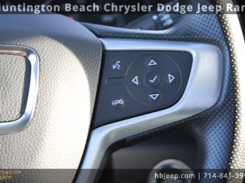 Used 2024 GMC Terrain SLE image 23