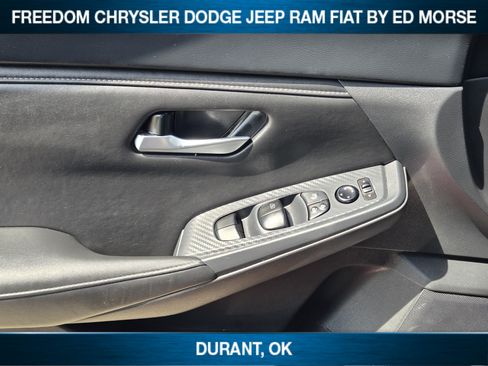 Used 2025 Nissan Sentra SV FWD image 17
